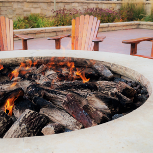 FIREPLACE VS. FIRE PIT: WHICH IS RIGHT FOR MY OUTDOOR SPACE?
